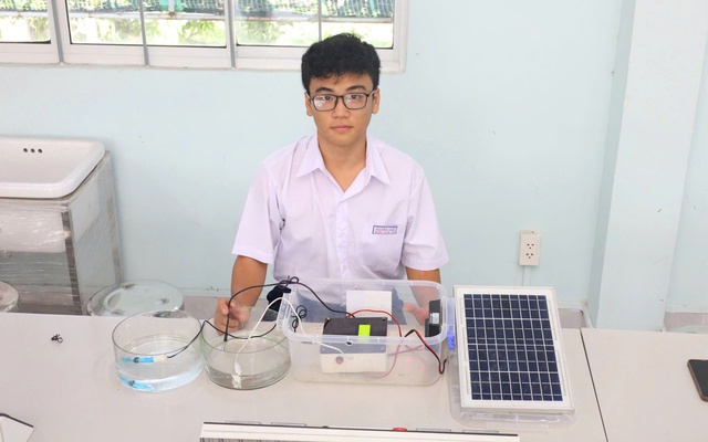 Nam sinh Tây Ninh chế tạo thiết bị giám sát và cảnh báo các thông số của nguồn nước