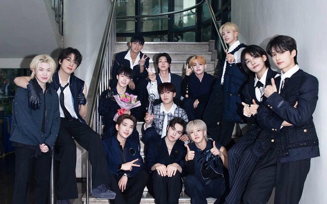 SEVENTEEN tái ký hợp đồng lần 2 với đội hình đầy đủ 13 thành viên
