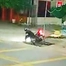  Cống thoát nước mất nắp khiến nhiều ô tô, xe máy sập 'bẫy'