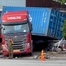  Tai nạn ở Bình Dương: Xe ben văng cabin, xe đầu kéo rơi thùng container vào cửa hàng ô tô