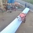  Video xe máy va chạm xe chở tôn, nam thanh niên bị cứa cổ tử vong