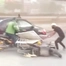  Video mưa dông quật ngã nhiều người đi xe máy, xô đổ cây cối, cuốn bay mái tôn ở Hà Nội