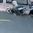  Camera ghi cảnh hai mẹ con chủ nhà giằng co với tên trộm xe máy ở Khánh Hòa