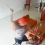  Camera ghi hình hung thủ xông vào nhà chém lìa tay nạn nhân, công an đang điều tra