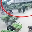  Khoảnh khắc xe tải lao vào chợ Tân Long làm ít nhất 3 người chết