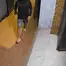  Camera ghi cảnh người đàn ông bịt mặt sàm sỡ, cướp túi xách trong chung cư mini ở Hà Nội