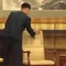  Video nhân viên Triều Tiên lau sạch mọi vật dụng ông Kim Jong Un chạm vào ở Bắc Kinh, vì sao?