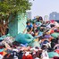 Thu gom 300 tấn quần áo cũ chất đống ở Hà Nội để đưa đi xử lý 