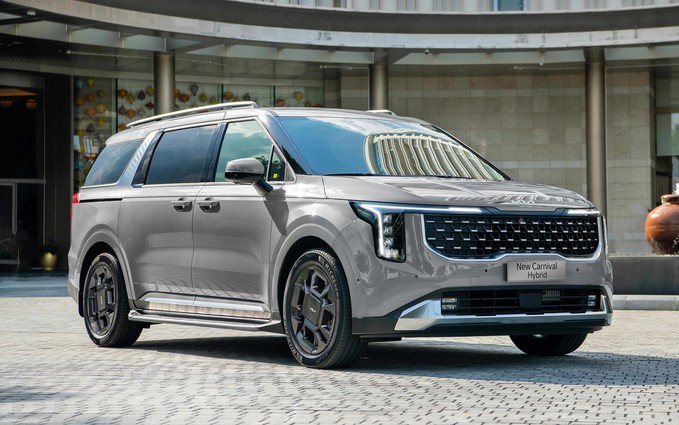 Kia Carnival Hybrid thêm bản Premium tại Việt Nam, giá từ 1,539 tỉ, có tùy chọn ghế VIP