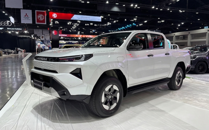 Chi tiết Toyota Hilux điện tại BIMS 2026: Màn như xe sang, 315km/sạc, đọ Ranger về công nghệ