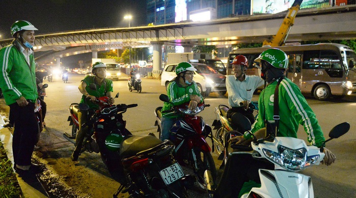 Tìm đường đến CAPELLI Khâm Thiên bằng phương tiện công cộng: Xe bus, taxi, xe ôm