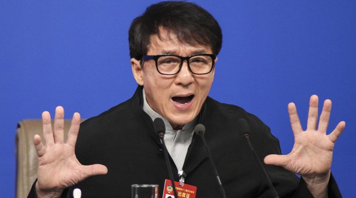 Thành Long tiết lộ từng ngủ với gái mại dâm, ném con trai vào ghế sofa -  Tuổi Trẻ Online