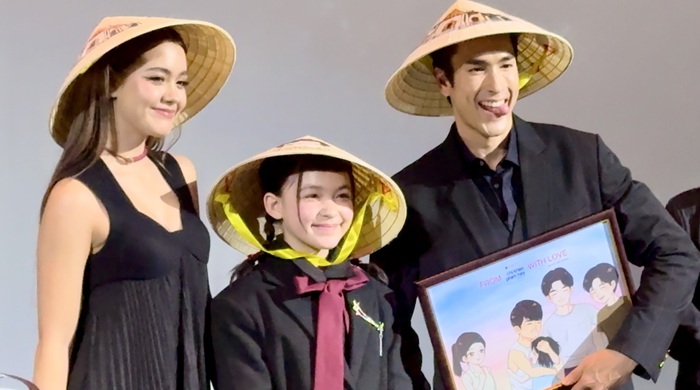 Uyda gozal qiz bilan jinsiy aloqani tomosha qiling