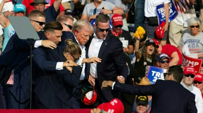 Nhân chứng kể nghi phạm bắn 7 phát đạn, ông Trump may mắn bị đạn sượt qua tai - Tuổi Trẻ Online