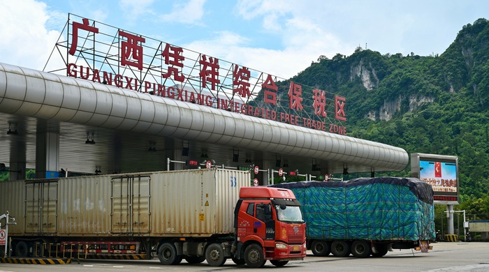 Nhờ đâu hàng Trung Quốc về Việt Nam thần tốc, giá rẻ? - Tuổi Trẻ Online