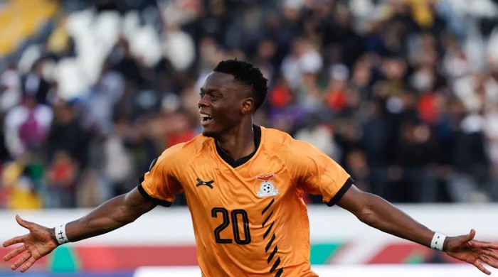 https://cdn2.tuoitre.vn/zoom/700_390/471584752817336320/2025/12/23/20-patson-daka-celebrates-scoring-1047405960-1766456766175624464331-0-0-459-878-crop-1766457156928714656455.jpg