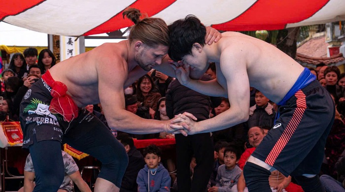 Ular rossiyalik qizni aldab, pul evaziga jinsiy aloqa qilishgan.