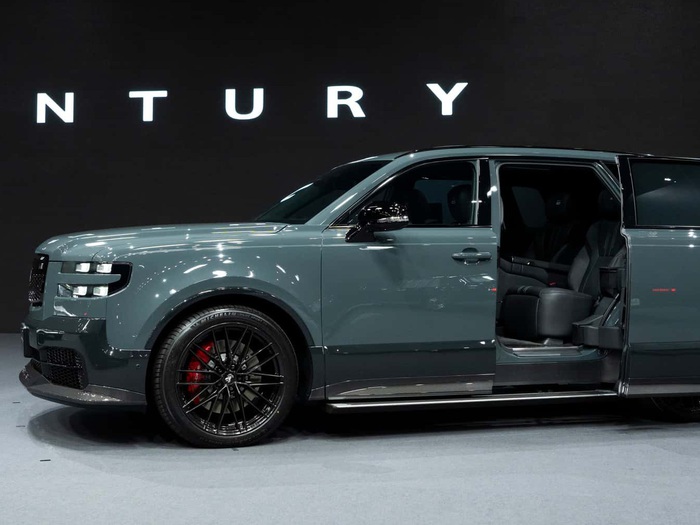 Toyota Century SUV so với các đối thủ SUV siêu sang: So sánh chi tiết