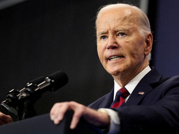 Ông Biden ký ban hành 50 luật mới trước khi rời Nhà Trắng - Tuổi Trẻ Online