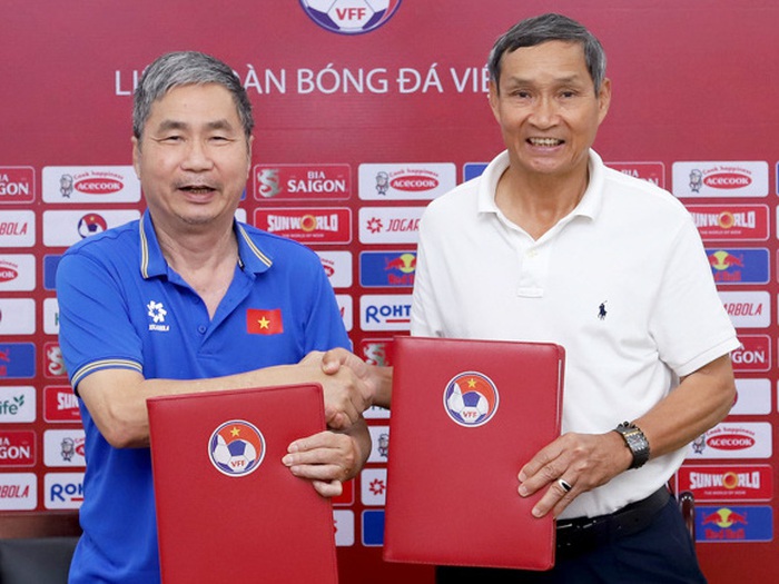 HLV Mai Đức Chung trở lại dẫn dắt đội tuyển nữ Việt Nam - Tuổi Trẻ Online