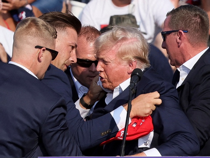 Ông Trump bị bắn khi đang vận động tranh cử, có đổ máu - Tuổi Trẻ Online