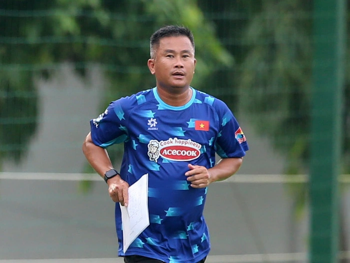 HLV Đinh Hồng Vinh tạm quyền dẫn dắt U22 Việt Nam - Tuổi Trẻ Online