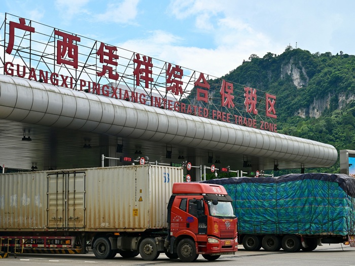 Nhờ đâu hàng Trung Quốc về Việt Nam thần tốc, giá rẻ? - Tuổi Trẻ Online