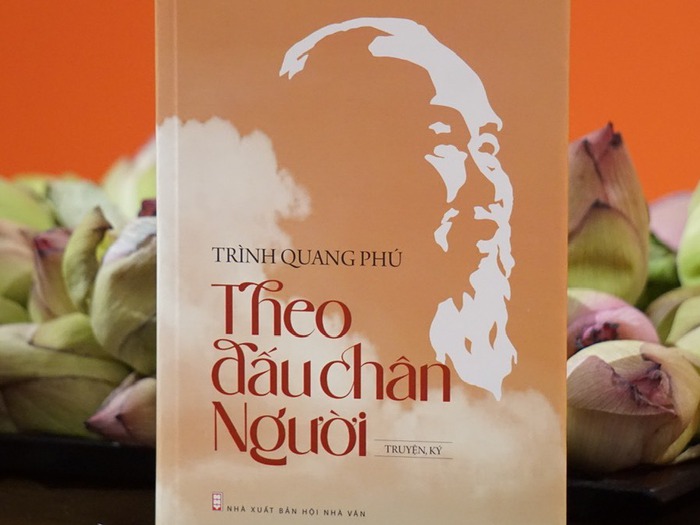 Theo dấu chân Người' tái bản lần 9, có bản tiếng Anh - Tuổi Trẻ Online