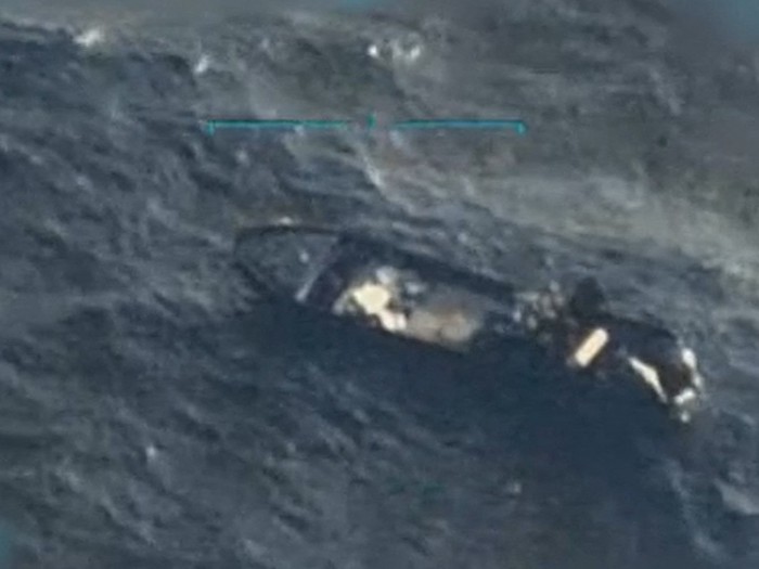 Tranh cãi sau loạt không kích của Mỹ vào tàu Venezuela: Một nạn nhân bị cho là ngư dân - Tuổi Trẻ Online