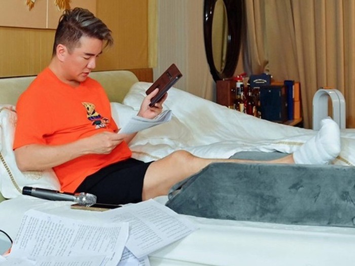 Luật sư xác nhận Đàm Vĩnh Hưng cắt bỏ 4 ngón chân - Tuổi Trẻ Online