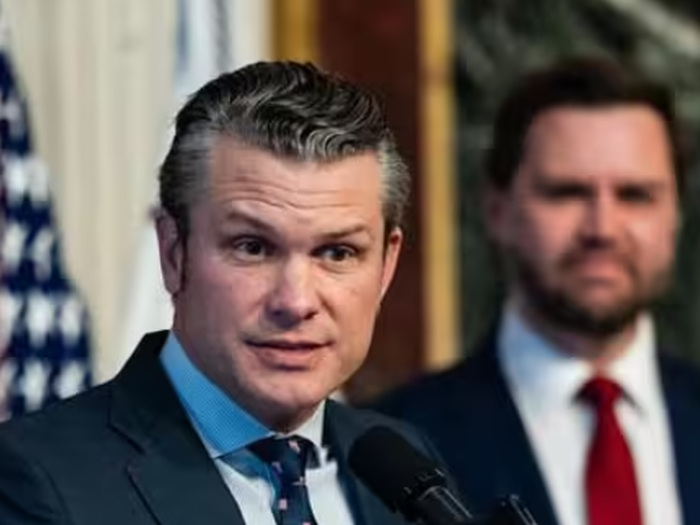 Ông Hegseth đề xuất đổi tên Bộ Quốc phòng Mỹ thành Bộ Chiến tranh - Tuổi  Trẻ Online