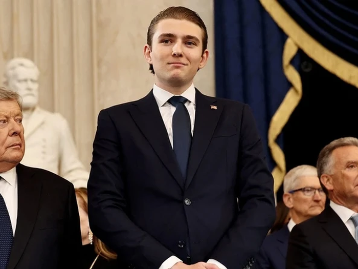 Cac Dac Quyen Khi La Con Tong Thong My 8 6388 1406jpg 17429158279071776917126 0 0 445 850 Crop 17429160688521669016098