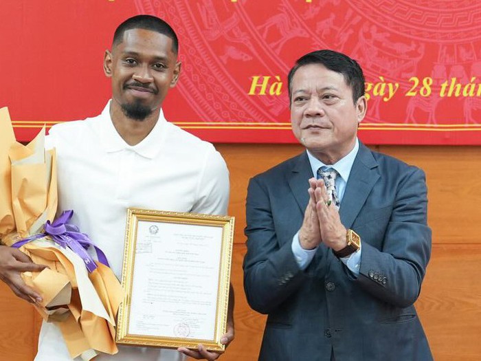 Báo Indonesia phản ứng khi Việt Nam công bố nhập tịch Quang Vinh 1 Cao Pendant Quang Vinh sẵn sàng lên đội tuyển Việt Nam - Tuổi Trẻ Online