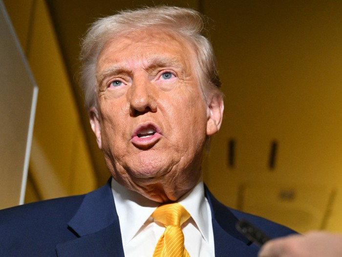 Sáng sớm ông Trump cảnh báo về thuế quan: Không ai thoát được! - Tuổi Trẻ  Online