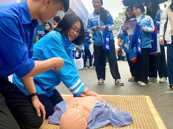 Đại học Y Hà Nội đã chính thức công bố quy định mới về trang phục của sinh viên vào ngày 24/04/2025