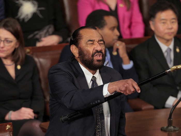 Nghị sĩ Đảng Dân chủ thúc đẩy luận tội ông Trump - Tuổi Trẻ Online