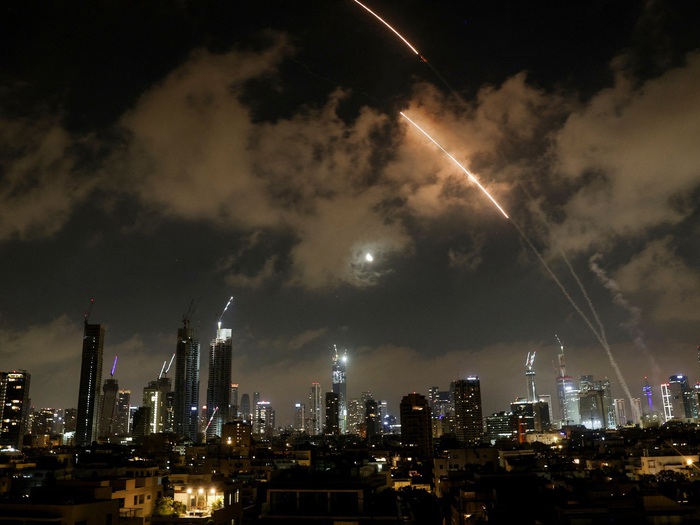Xung đột Iran - Israel sáng 18-6: Iran dùng tên lửa siêu vượt âm, tuyên bố  kiểm soát bầu trời Israel - Tuổi Trẻ Online