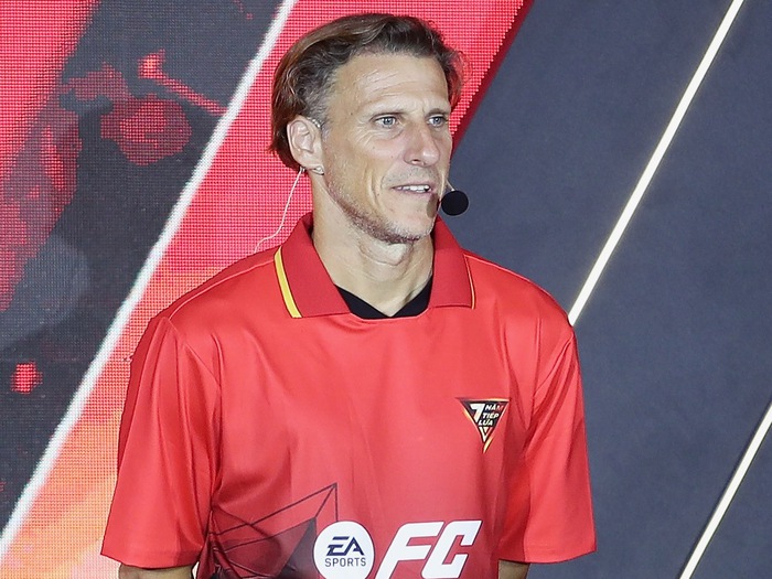Huyền thoại bóng đá Diego Forlan đến Việt Nam - Tuổi Trẻ Online