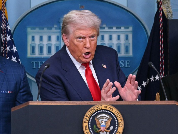 Ông Trump tuyên bố điều 800 Vệ binh quốc gia để trấn áp tội phạm ở  Washington - Tuổi Trẻ Online