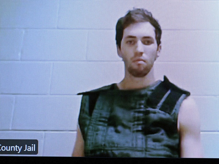 Hé lộ động cơ của nghi phạm vụ Charlie Kirk trong loạt tin nhắn với người yêu - Tuổi Trẻ Online