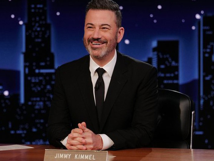 Jimmy Kimmel Live! bị đình chỉ sau bình luận về vụ ám sát Charlie Kirk -  Tuổi Trẻ Online