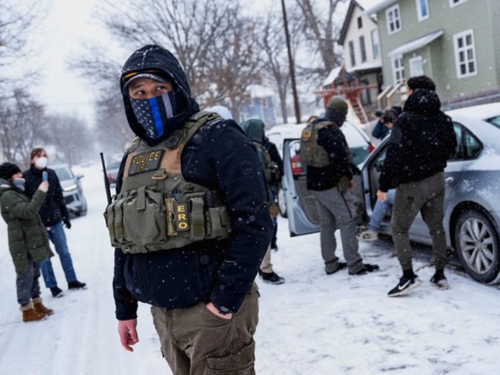 Làm rõ tin đồn nhân viên ICE được thưởng khi bắt người ...