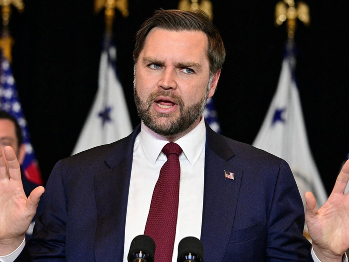 Phó tổng thống Mỹ JD Vance có thật đã mỉa mai Canada ...