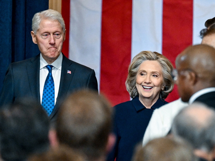 Ông bà Clinton đồng ý ra điều trần vụ Epstein, nói muốn làm gương - Tuổi  Trẻ Online