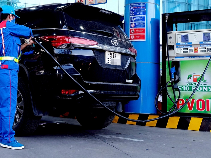 Thực hư chuyện phải 'lắc xe' trước khi d&ugrave;ng xăng E10? - Tuổi Trẻ Online