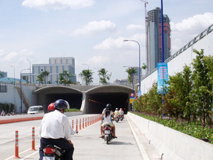 Ngày 5-11: cấm xe qua hầm sông Sài Gòn - Tuổi Trẻ Online