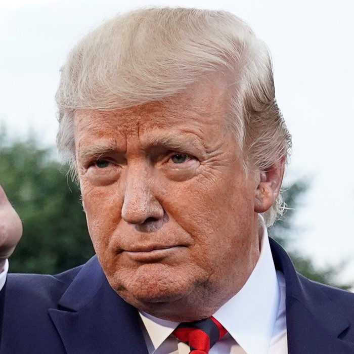 Tổng thống Trump muốn gặp 'người thổi còi' khiến ông bị đòi luận tội - Tuổi Trẻ Online