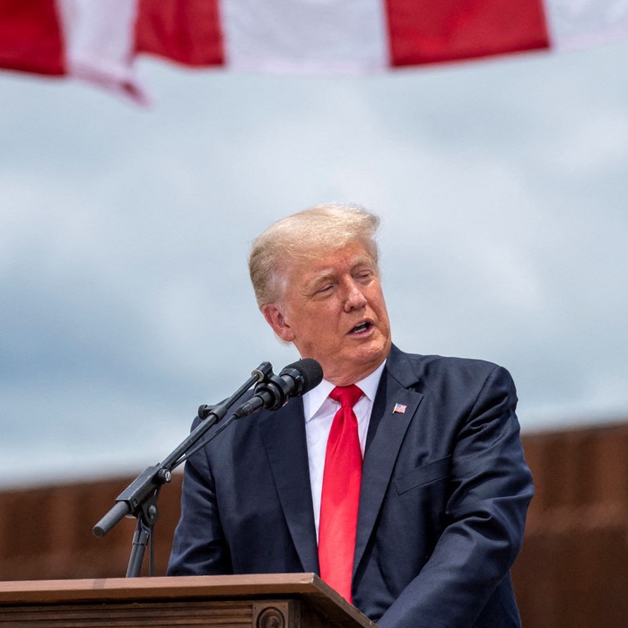 Ông Trump hứa nhập cư vào Mỹ sẽ dễ dàng hơn, trừ 'tội phạm' - Tuổi Trẻ Online