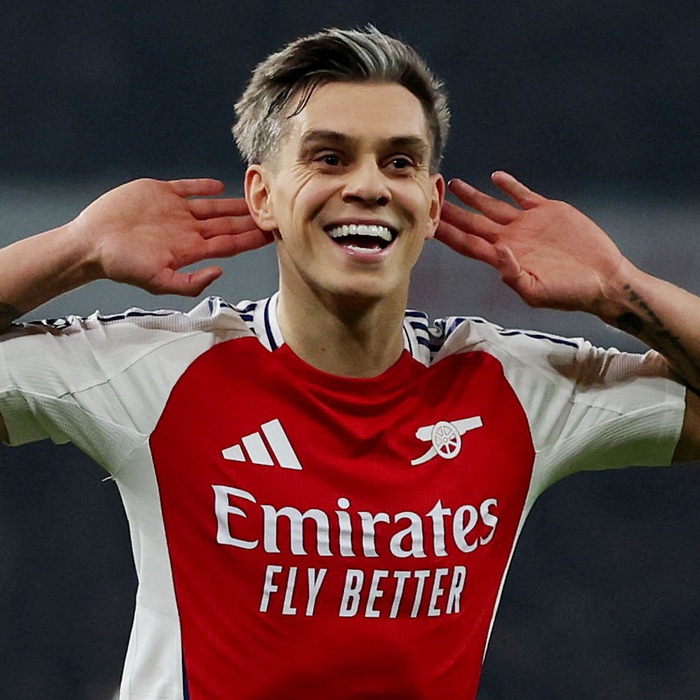 Arsenal rút ngắn khoảng cách với Liverpool còn 4 điểm - Tuổi Trẻ Online