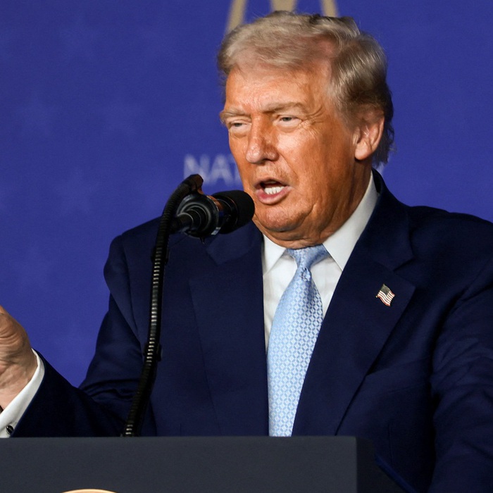 Khảo sát mới nhất: Tỉ lệ ủng hộ ông Trump xuống thấp - Tuổi Trẻ Online